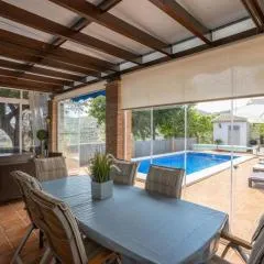 Villa Flamenca, comoda con piscina privada, barbacoa by AndaraHolidays