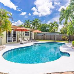 Tropical Home 2 Bedrooms with Pool, 8 minutes to the Ocean