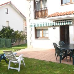 Chalet en urbanización con piscina