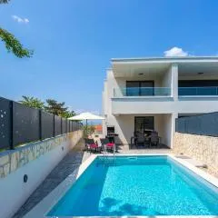 Villa LARUS with private pool