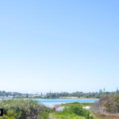 Marlin Waters Unit 1 walk to beach and river Bermagui Linen Provided