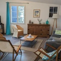Nice 90m near the surf beach of Bud