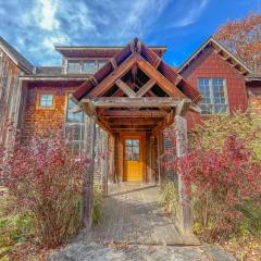 Stunning Luxury Ski-InSki-Out Home w Hot Tub