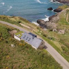 Cliff-top Cottage on Coast Path w/Panoramic Views