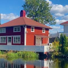 Lovely Waterfront Cottage near Karlshamn