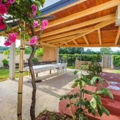 Charming holiday house with beautiful garden and grill