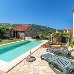 Awesome Home In Kuna Peljeska With 3 Bedrooms, Wifi And Outdoor Swimming Pool