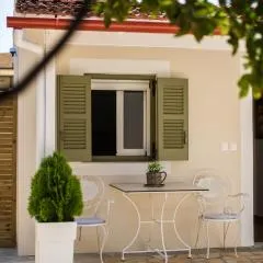 ALS Holiday Houses by Konnect, 900m from Ipsos Beach