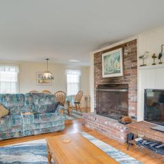 All-Season Sunroom and Fireplace! Chatham Getaway