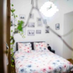 Fred's Home Guestroom VieuxPort Friendly chez'l'habitant