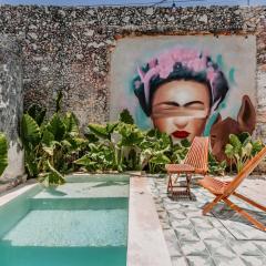 ¡CASA RECIÉN REMODELADA CON PISCINA EN EL CENTRO DE MERIDA!