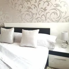 Piso amplio de 3 habitaciones, 2 baños, ascensor y parking