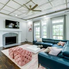 10 Acres with Hot Tub and Pond Luxury Melissa Villa!