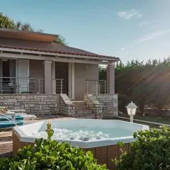 Neptune Sea House - Beachfront