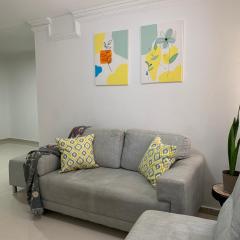 Habitación en apartamento compartido al frente del cc Unico