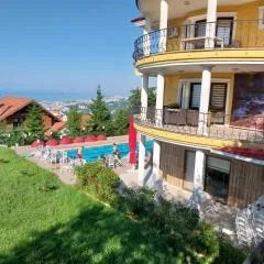 Trabzon manzaralı havuzlu villa