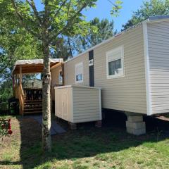 Envie d un break de paysages sauvages et de nature ce mobile home neuf tout confort climatise idealement situe au bord de l eau dans un camping 4 etoiles vous attend pour un week end quelques jours ou des vacances en famille