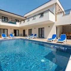 Nice Home In Rastane Gornje With Outdoor Swimming Pool, Wifi And 5 Bedrooms