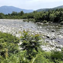 Immersi nella natura con accesso al fiume maggia