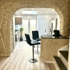 Une belle maison avec 2 chambre