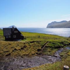 Unique and isolated cottage with stunning views