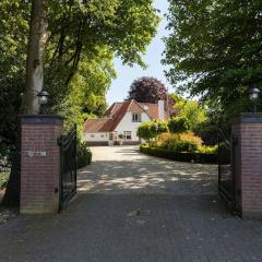 Stylish villa 12p with private pool in the Veluwe