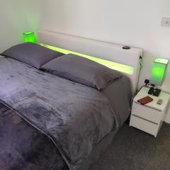 Top Quality Modern Southsea Garden Apartment Sleeps 4 People