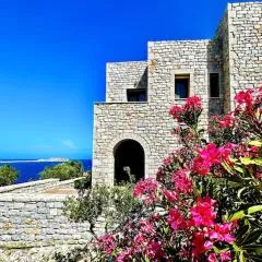 Cozy Cliff Tower w/ Breathtaking Sea Views