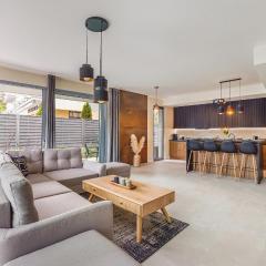 Par La Mer, Sun & Snow