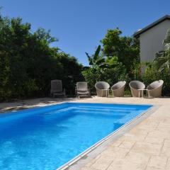 Villa avec piscine privée, calme, proche des plages, à Sainte Anne