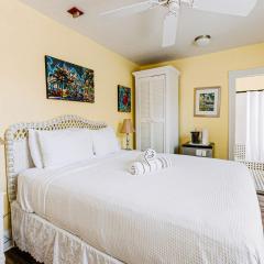 Classic Queen by Brightwild- Curry Mansion with Heated Pool