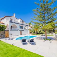 Cubo's Beach Front Villa Benalmadena