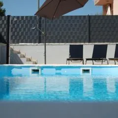 NELA & SARA - 2 apartments with heated swimming pool