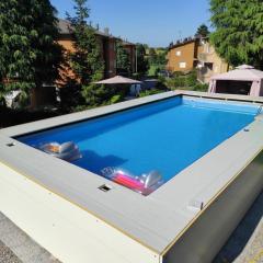 Appartamento con piscina e giardino