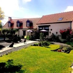 Saint-Saturnin 3-Bed Home Sleeps 10 Pool Garden