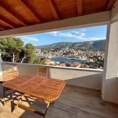 BellaVista Jelsa 2+2