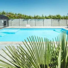 RResort - Domki z KRYTYM i PODGRZEWANYM BASENEM, WiFi, parking w cenie!