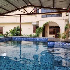 Param Country Home and Pool