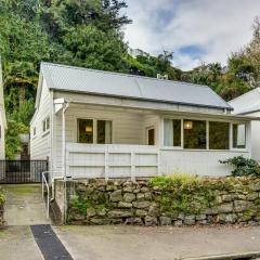Central Cottage - Napier Holiday Home