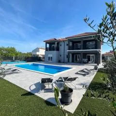 Modern Villa Freya with heated swimming pool, Murvica
