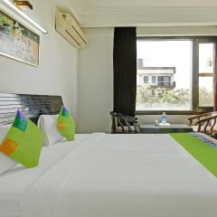 Blue Moon Residency Hotel & Restaurant