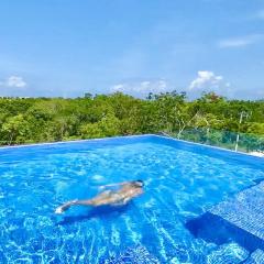 BEAUTIFUL SUIT WITH INFINITY POOL AND GYM IN THE MIDDLE OF THE JUNGLe and grill