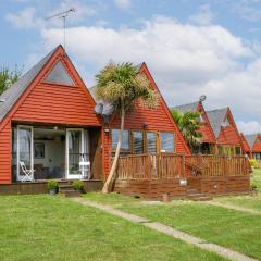 STYLISH CHALET with SEA VIEWS at Kingsdown Park with Swimming POOL