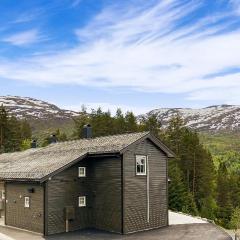 Nice Home In Nordfjordeid With Wifi And 3 Bedrooms