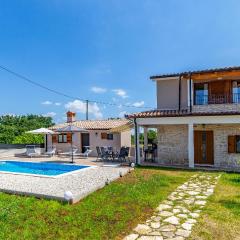 Beautiful Home In Filipana With Wifi, 2 Bedrooms And Outdoor Swimming Pool