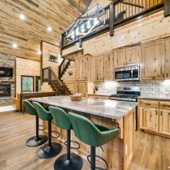 Luxury Broken Bow Cabin with Hot Tub on 2 Acres!