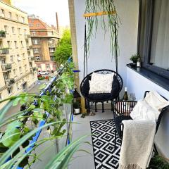 Design Apt in Old Town-Free Parking-Balcony