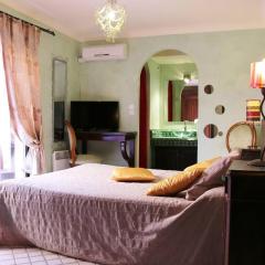 Chambre Ifrane, Riad 7 au village naturiste Couple only