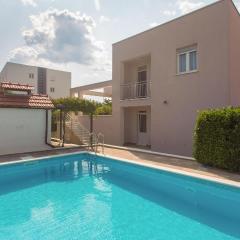 Awesome Home In Dugopolje With 3 Bedrooms, Wifi And Outdoor Swimming Pool