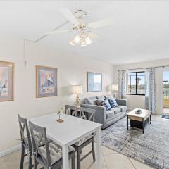 Holiday Surf and Racquet Unit 106